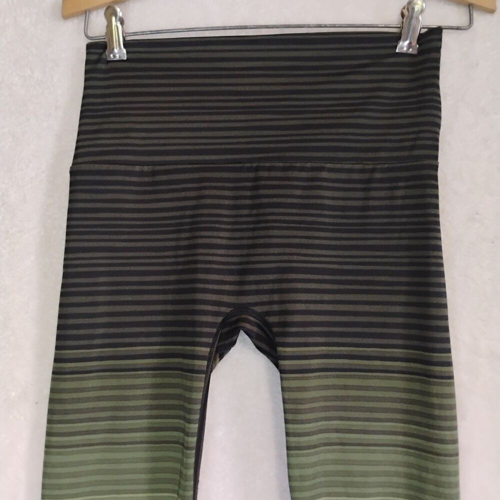 K-DEER Will Stripe Capri Leggings Large Micro Striped Olive Green High Waist Gym - Picture 2 of 16